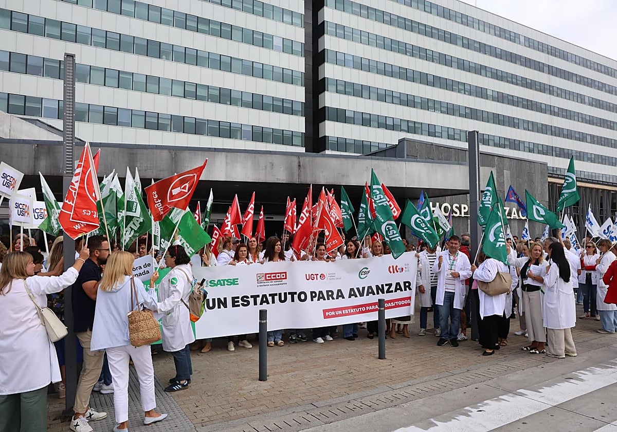 Movilización de sanitarios convocada el pasado 16 de septiembre ante el HUCA.