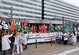 Movilización de sanitarios convocada el pasado 16 de septiembre ante el HUCA.