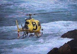 El estado del mar complica la búsqueda de la mujer desaparecida en el Cabo Peñas