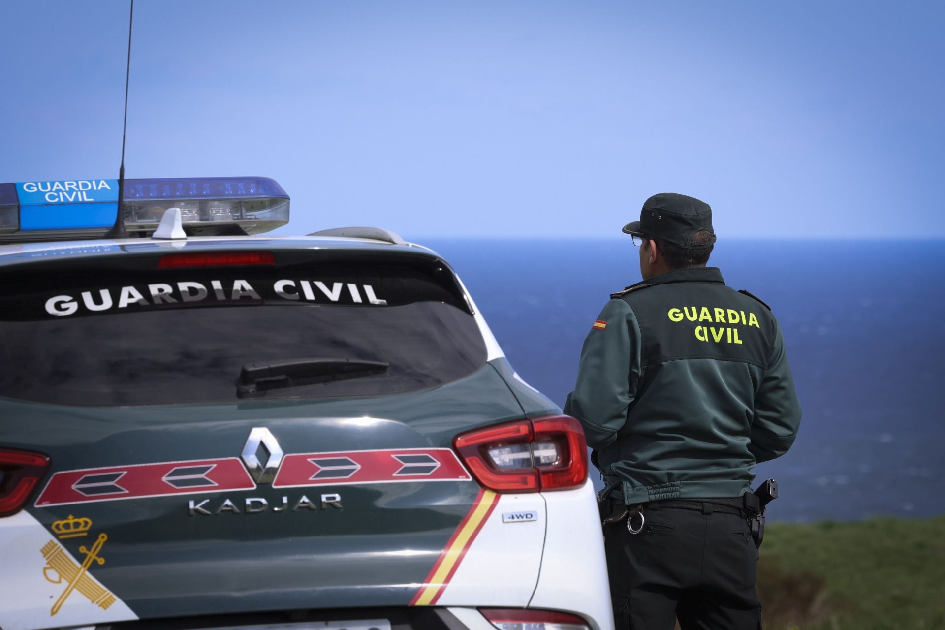 El estado del mar complica la búsqueda de la mujer desaparecida en el Cabo Peñas