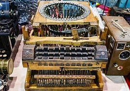 Los objetos más curiosos de la Feria del Desembalaje de Gijón