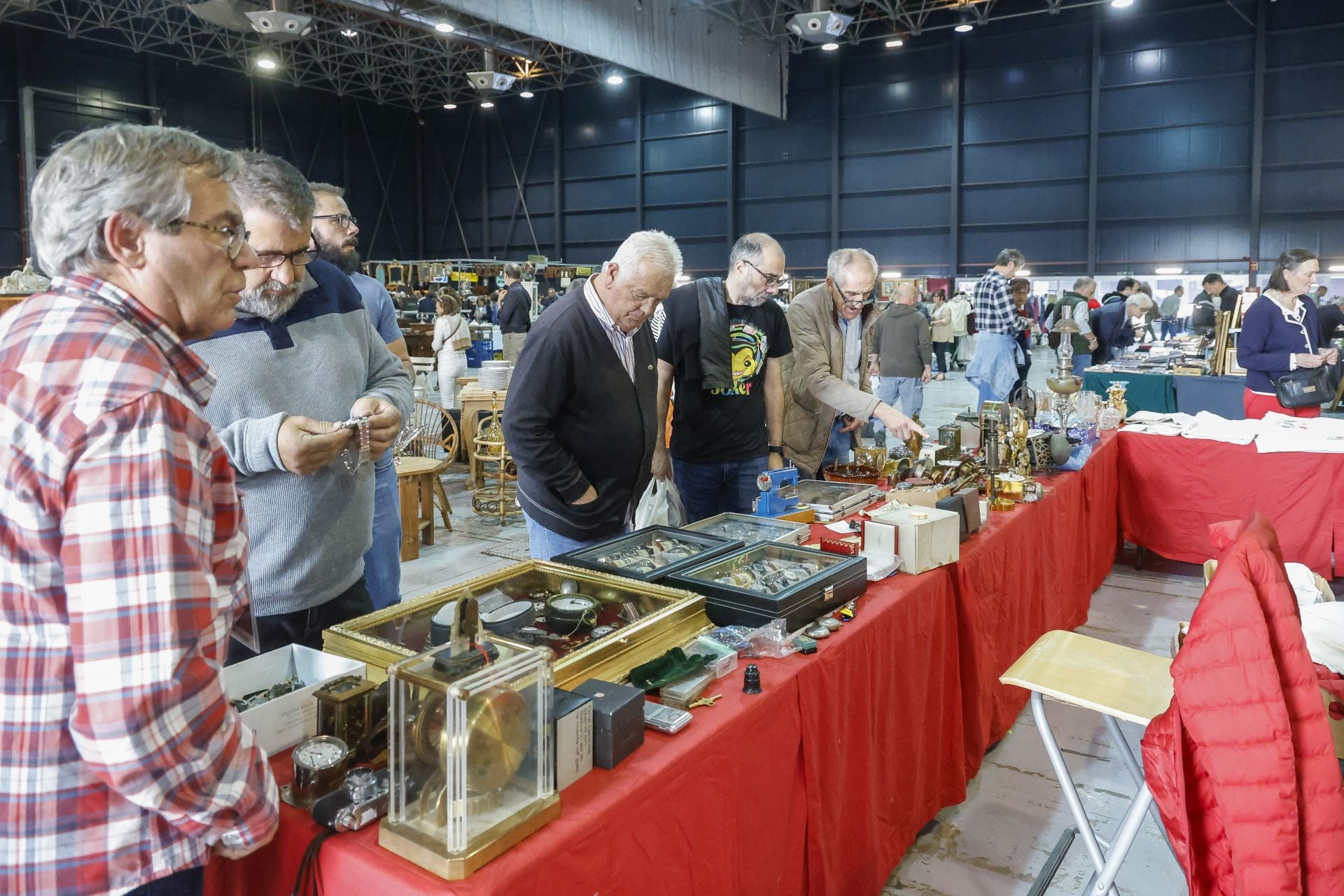 Los objetos más curiosos de la Feria del Desembalaje de Gijón