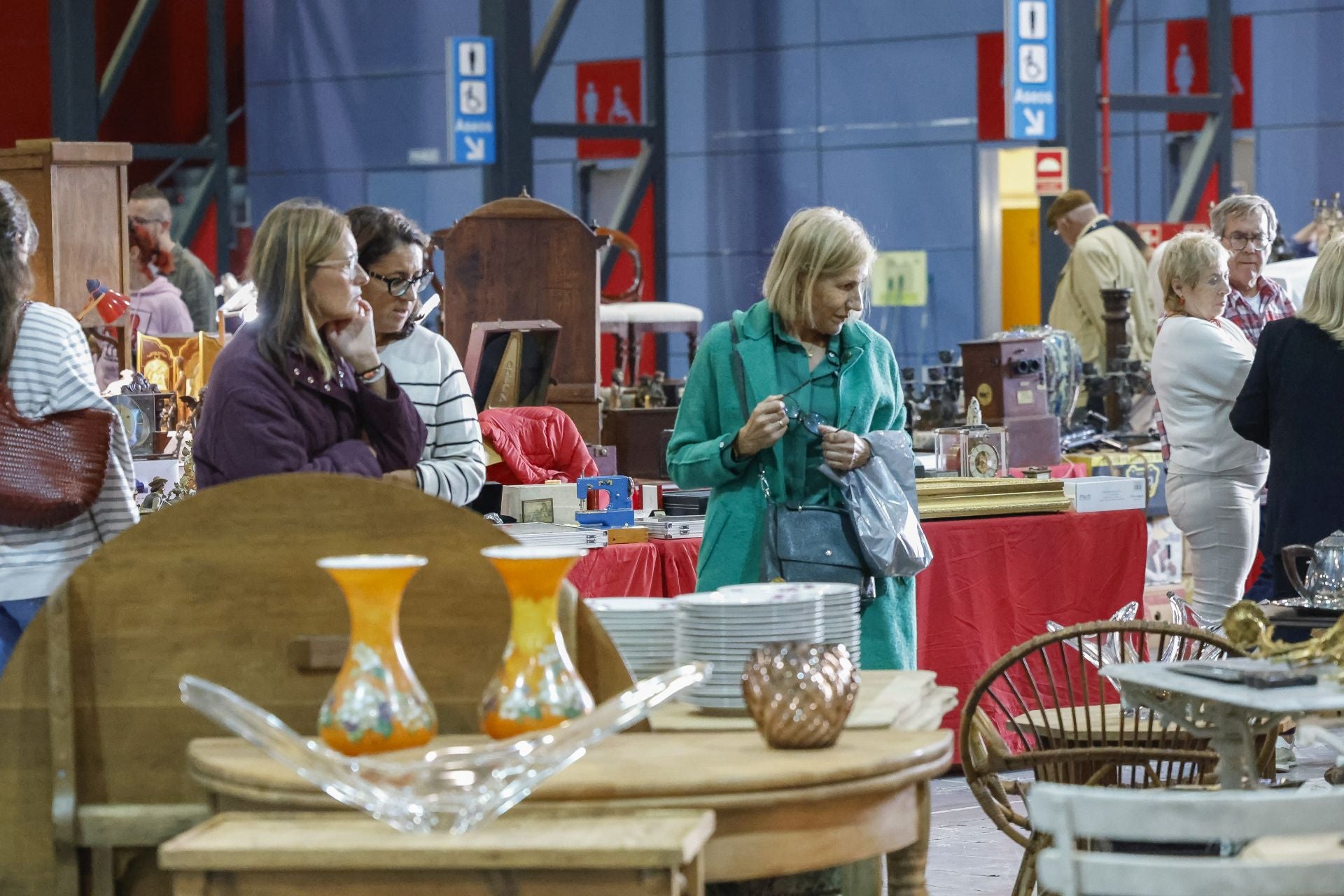 Los objetos más curiosos de la Feria del Desembalaje de Gijón