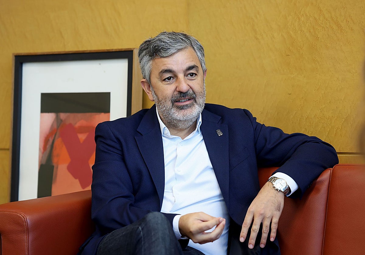 El consejero Alejandro Calvo.