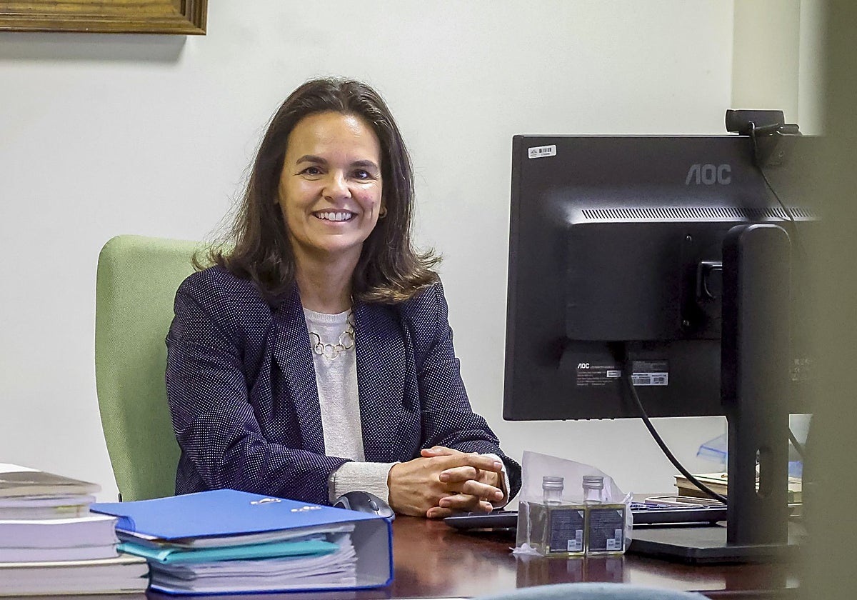 Inés Suárez Ramón, en su despacho, antes de la entrevista con EL COMERCIO.
