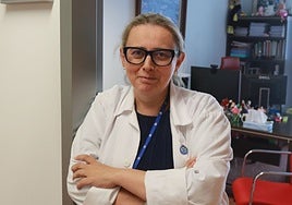 Isabel Prieto, a la puerta del despacho que ocupa desde hace dos años en Cabueñes.