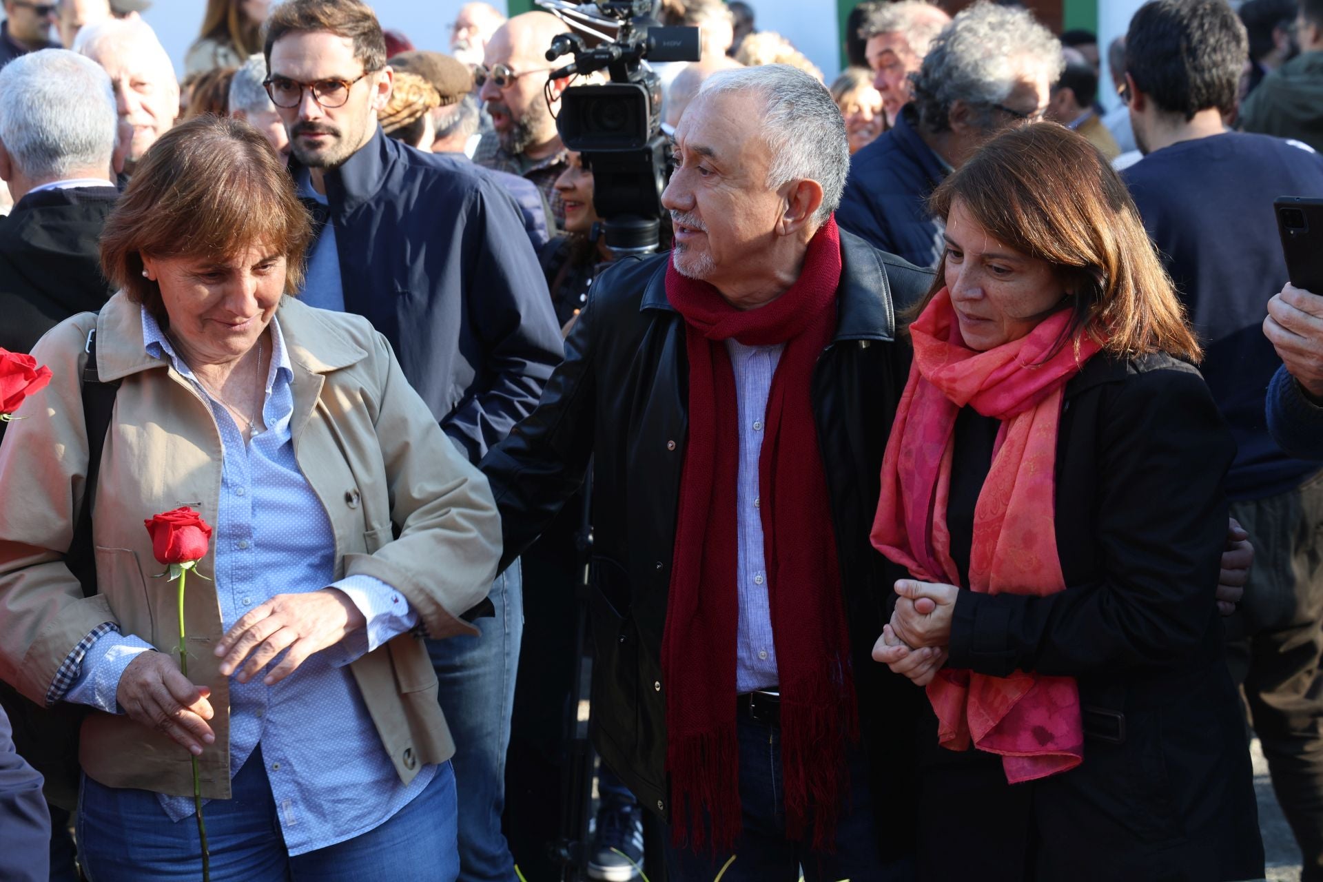 Emotivo homenaje a José Barreiro: «Cumplimos su deseo de regresar a Asturias»