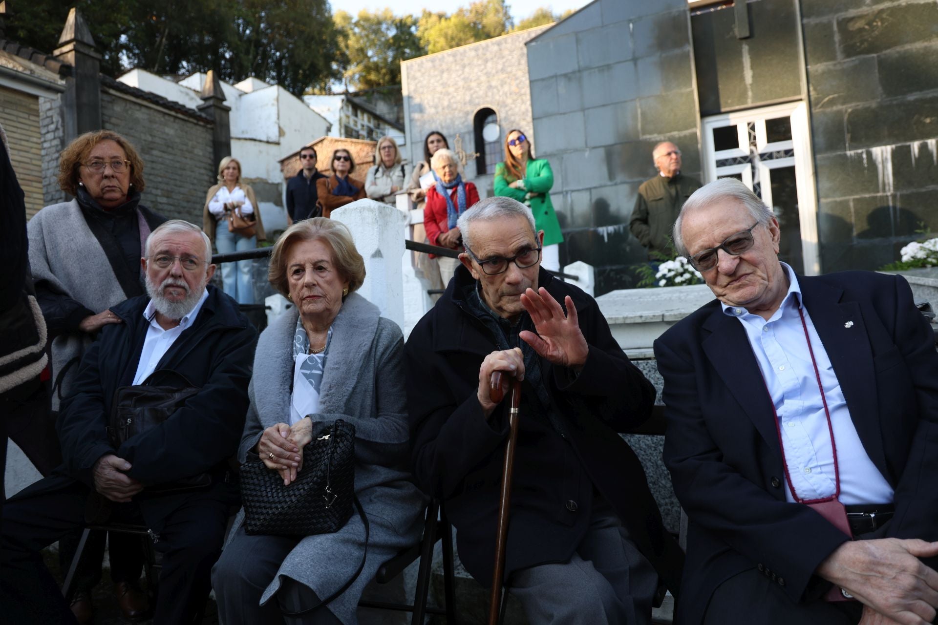 Emotivo homenaje a José Barreiro: «Cumplimos su deseo de regresar a Asturias»