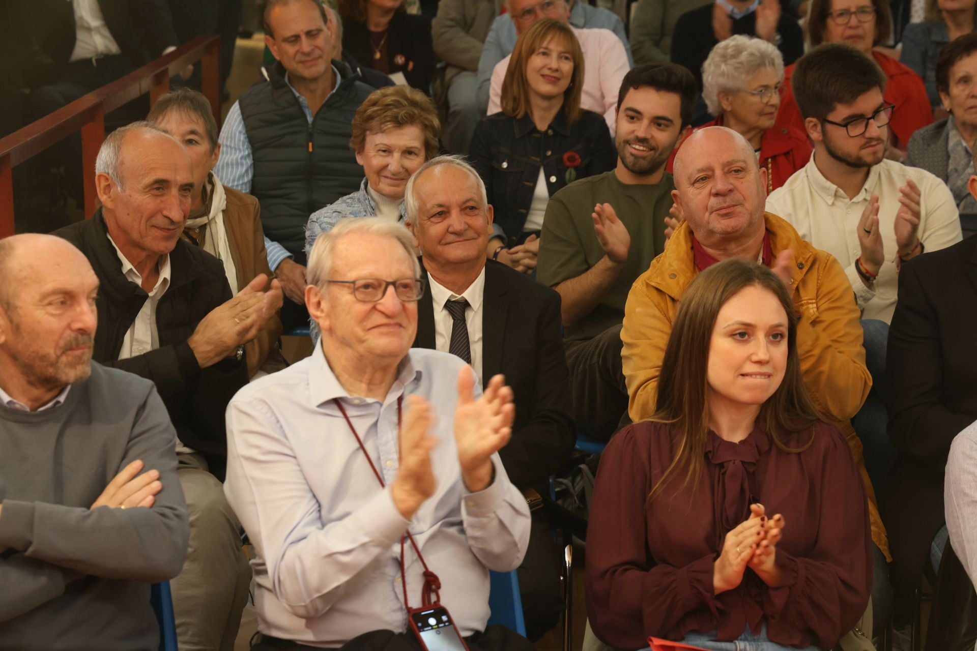 Emotivo homenaje a José Barreiro: «Cumplimos su deseo de regresar a Asturias»