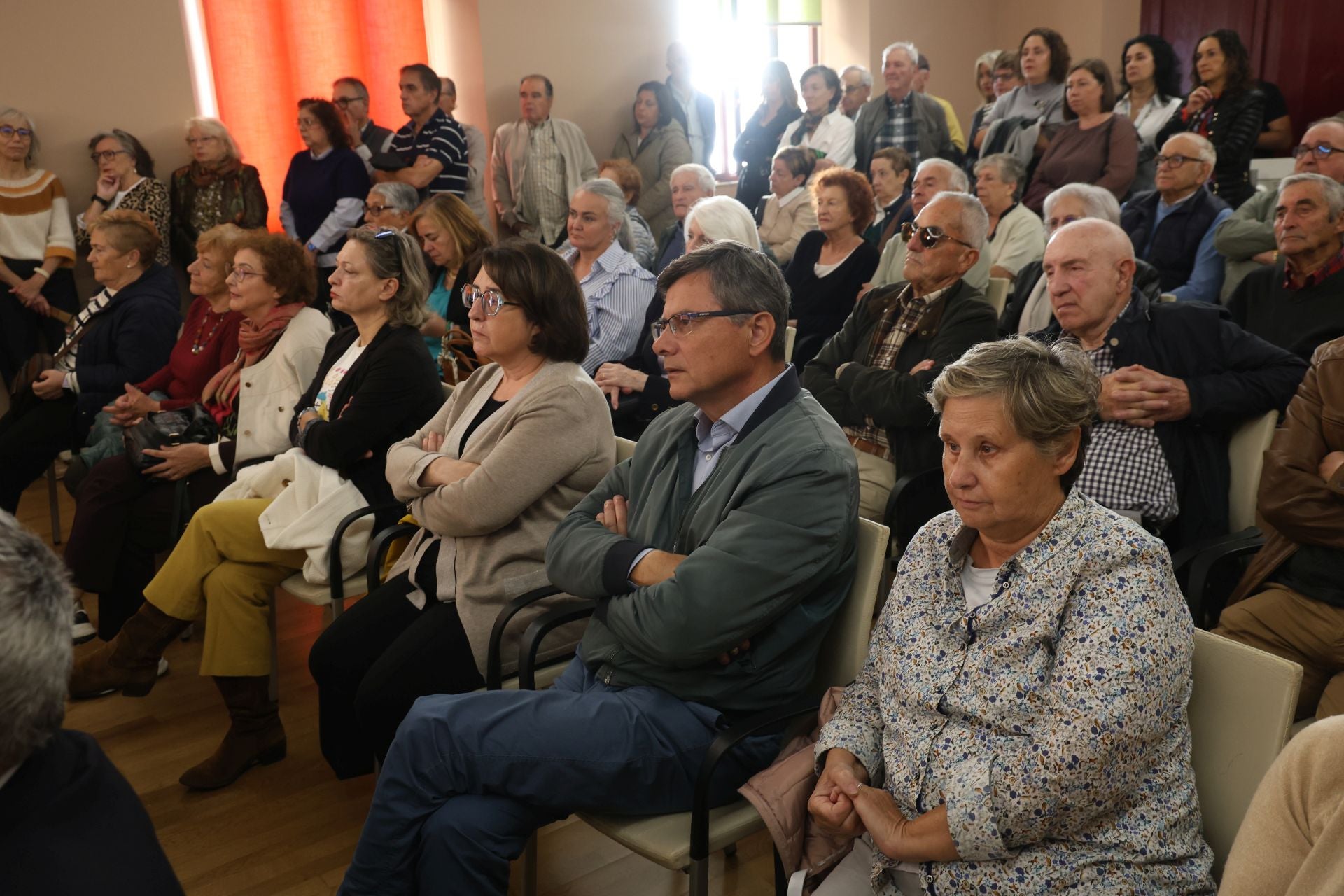 Emotivo homenaje a José Barreiro: «Cumplimos su deseo de regresar a Asturias»