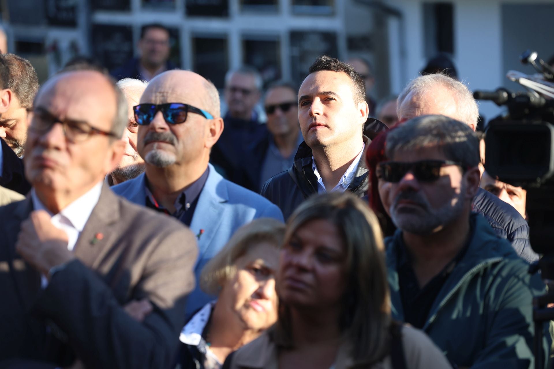 Emotivo homenaje a José Barreiro: «Cumplimos su deseo de regresar a Asturias»