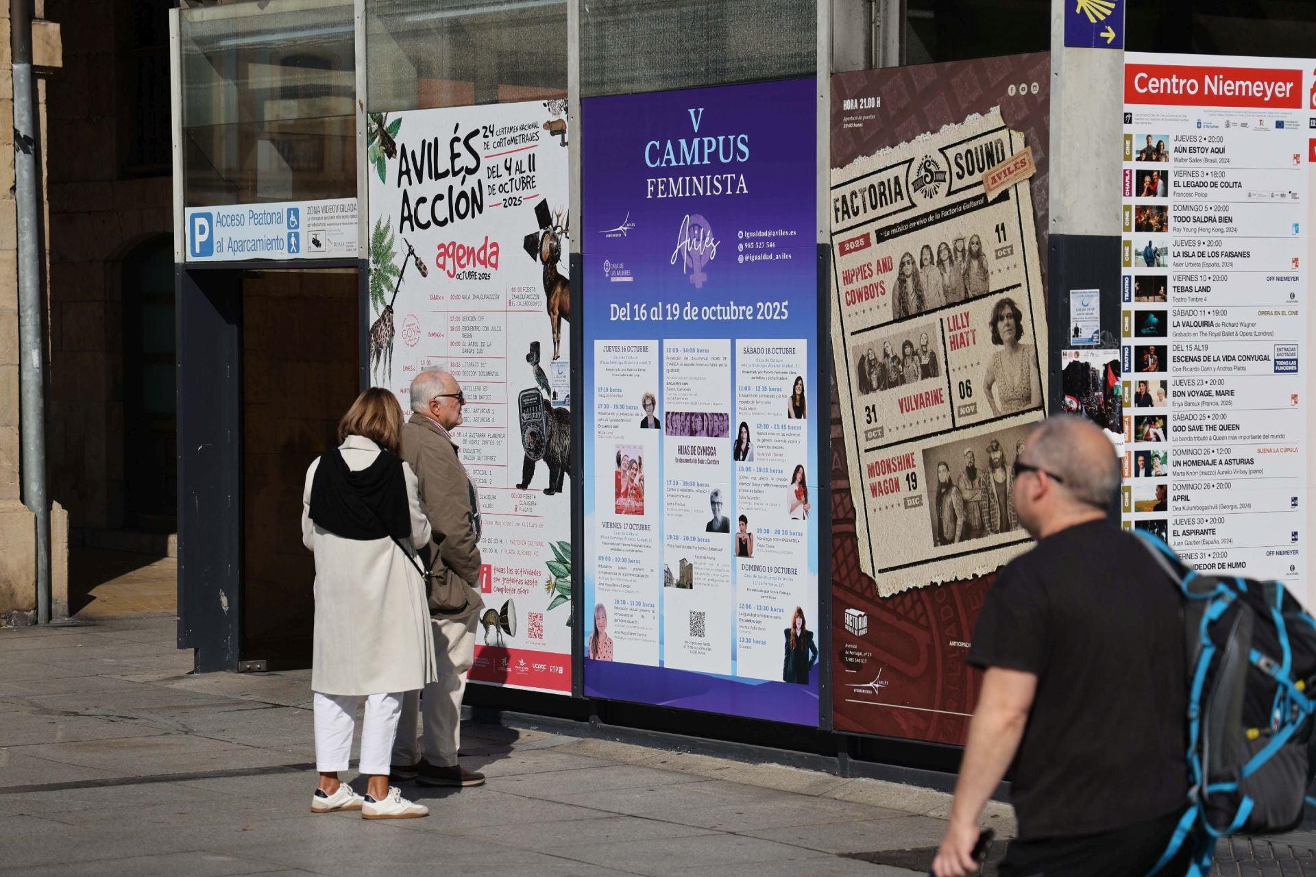 El sol y el puente llenan las calles de Asturias