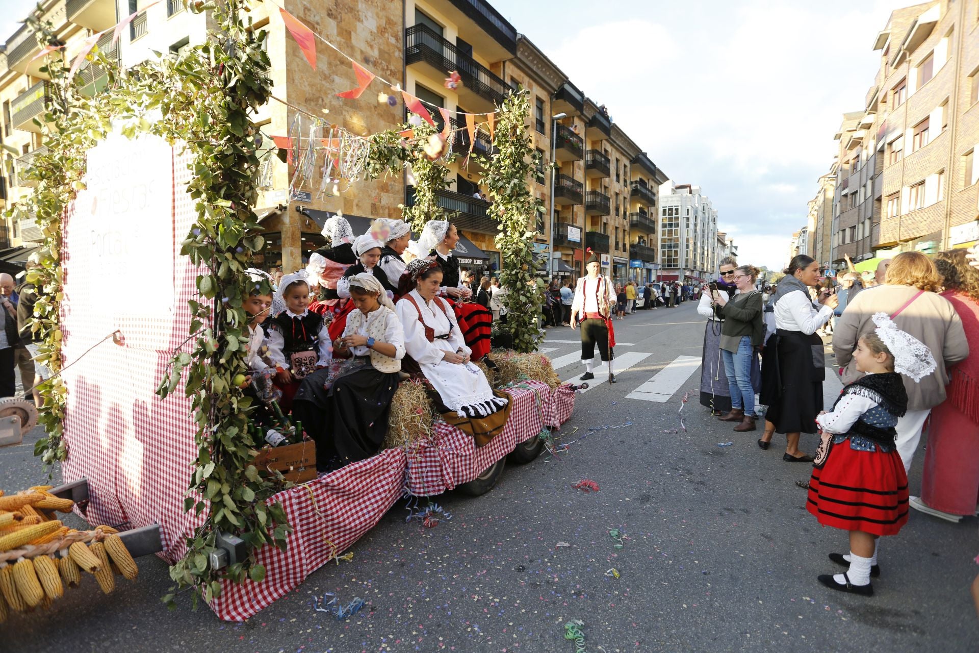 Estas son las carrozas que desfilaron en Villaviciosa