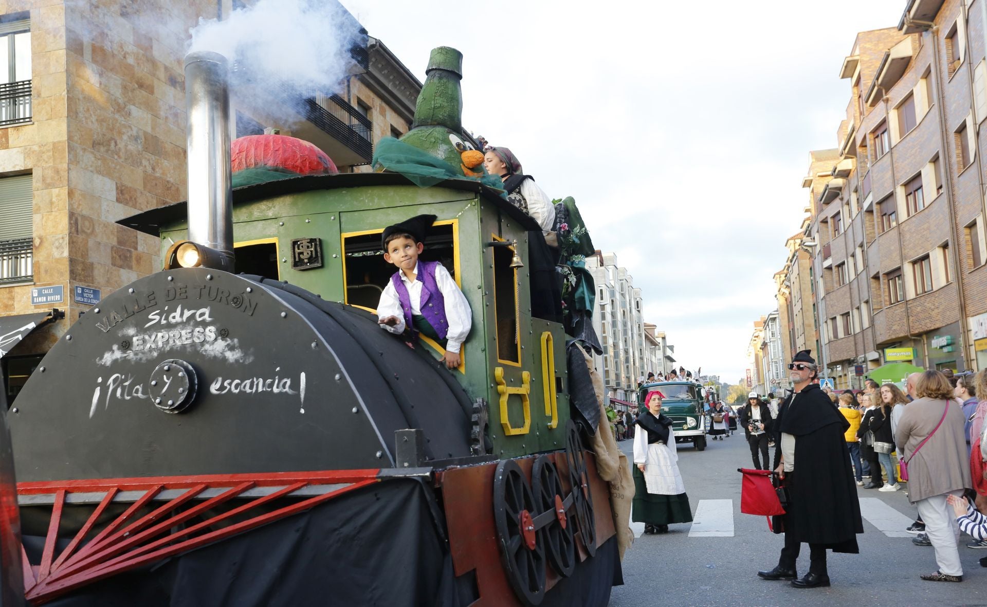Estas son las carrozas que desfilaron en Villaviciosa