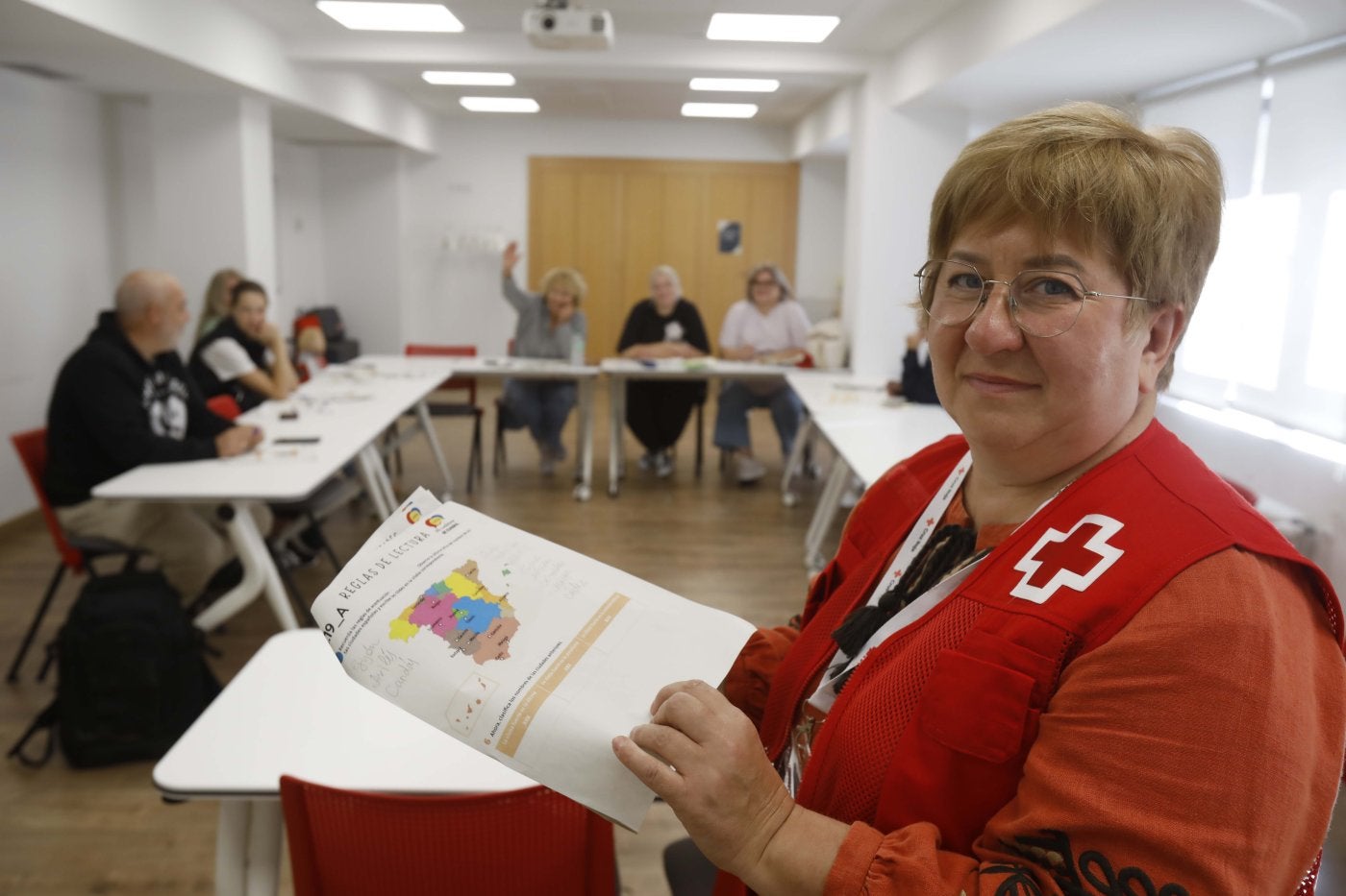 La ucraniana Inna recibió clases de español y ahora es ella la que enseña el idioma a su compatriotas.