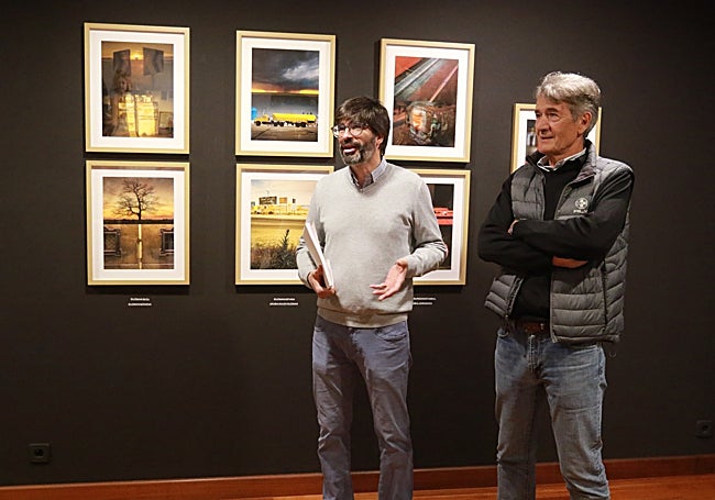 Pablo Basagoiti y Roberto Molinos en la inauguración de la exposición del Museo Evaristo Valle.