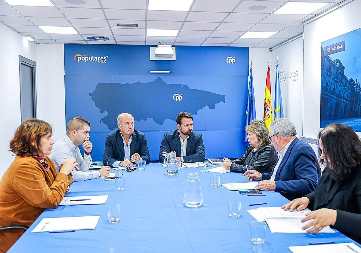 Álvaro Queipo y Luis Venta reunidos con los representantes de las organizaciones agrarias.