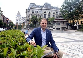 Adrián Pumares, en el ovetense Paseo de los Álamos.