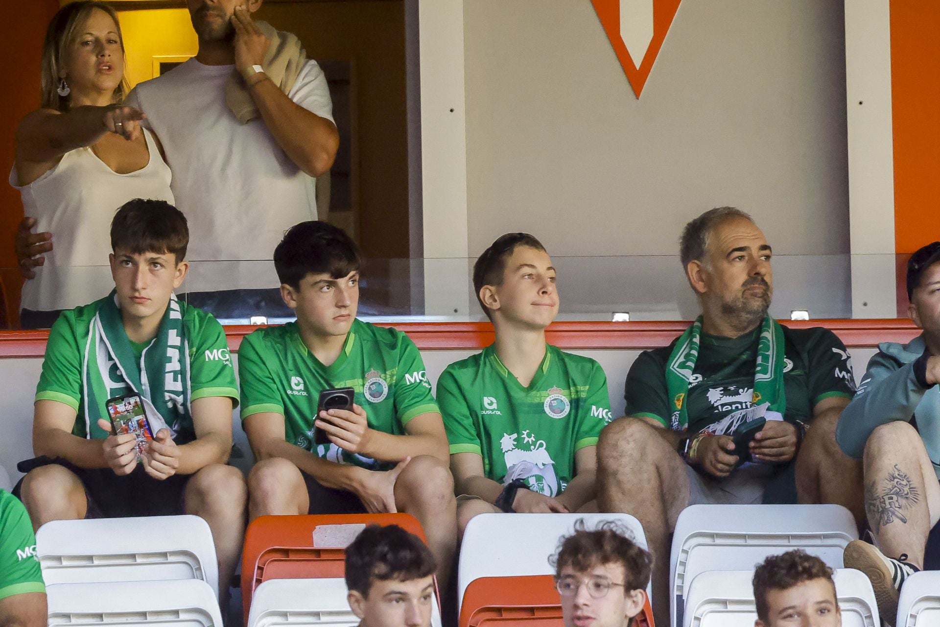 ¿Estuviste viendo el Sporting de Gijón - Racing de Santander? ¡Búscate en las fotos de El Molinón!