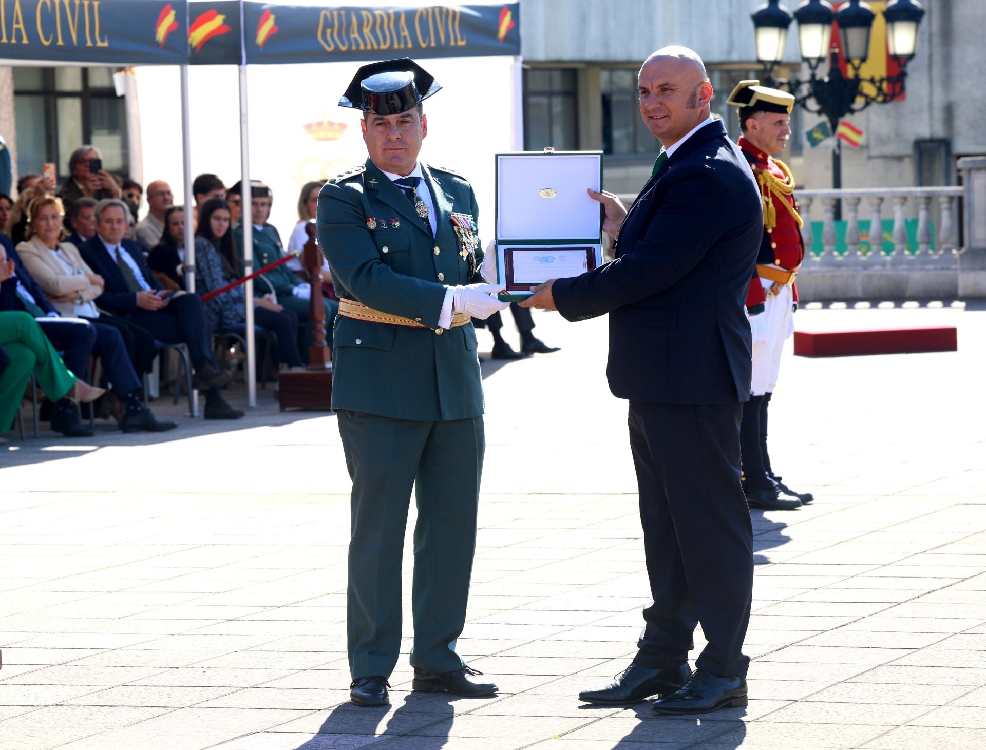 Un día para hacer balance y celebrar: las imágenes del Día del Pilar en Oviedo