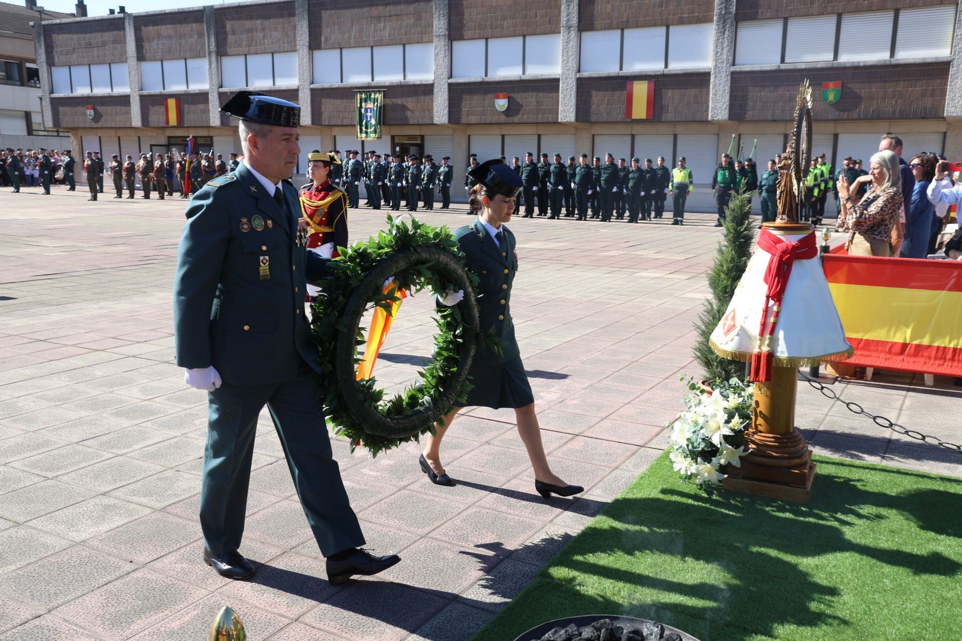 Un día para hacer balance y celebrar: las imágenes del Día del Pilar en Oviedo