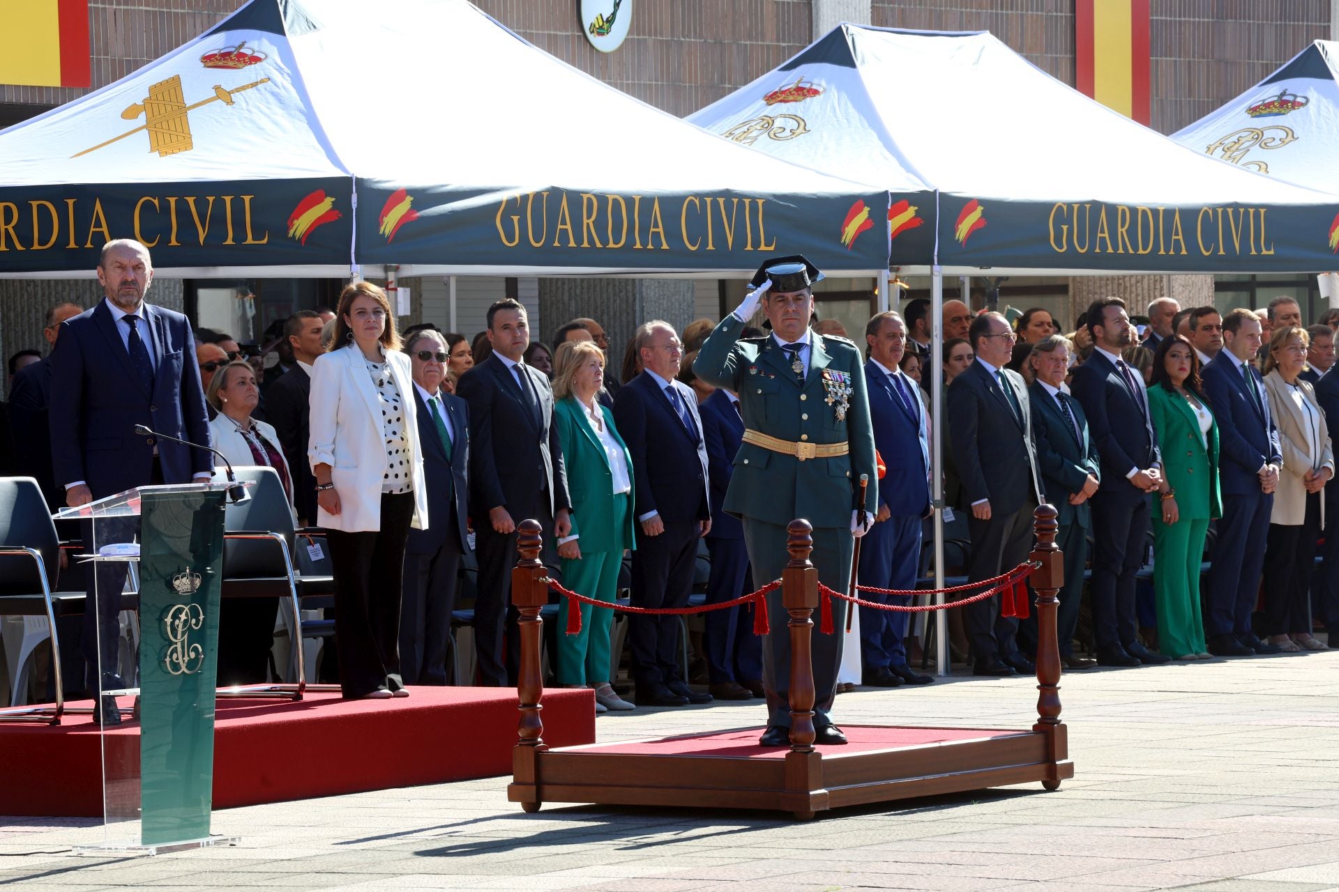 Un día para hacer balance y celebrar: las imágenes del Día del Pilar en Oviedo