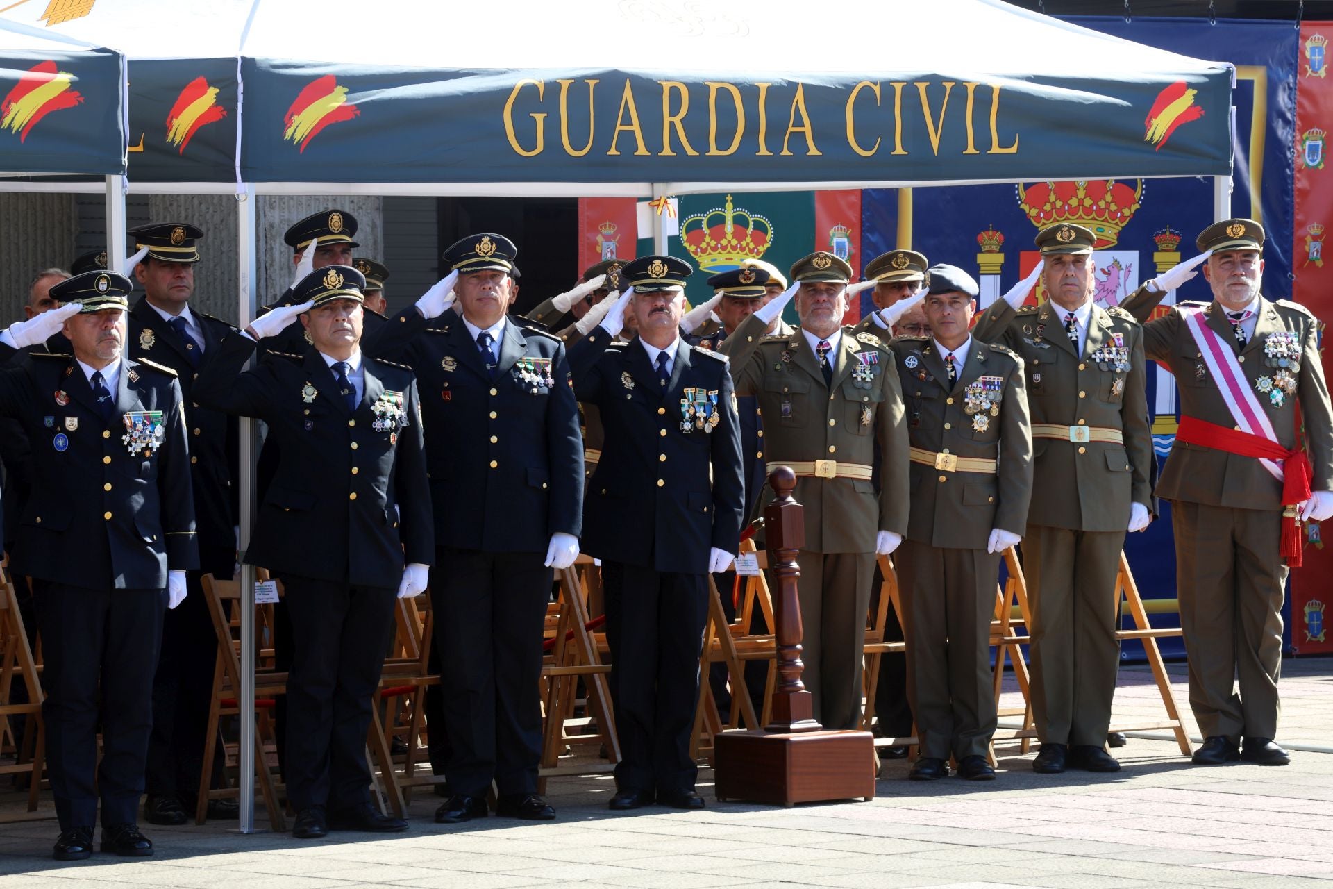 Un día para hacer balance y celebrar: las imágenes del Día del Pilar en Oviedo