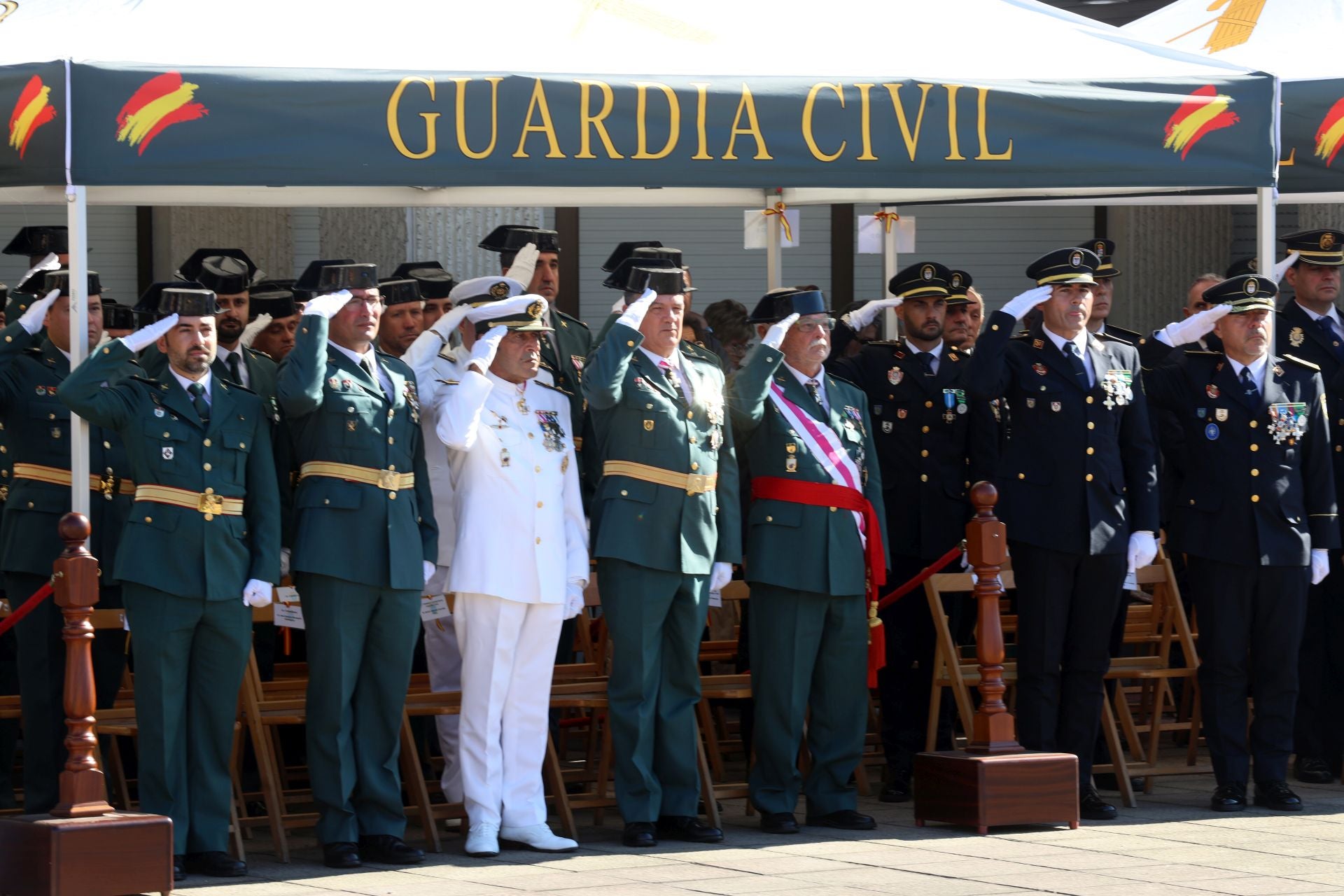 Un día para hacer balance y celebrar: las imágenes del Día del Pilar en Oviedo