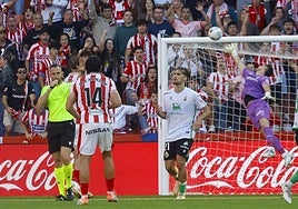 Momento en el que el árbitro pita el final del partido.