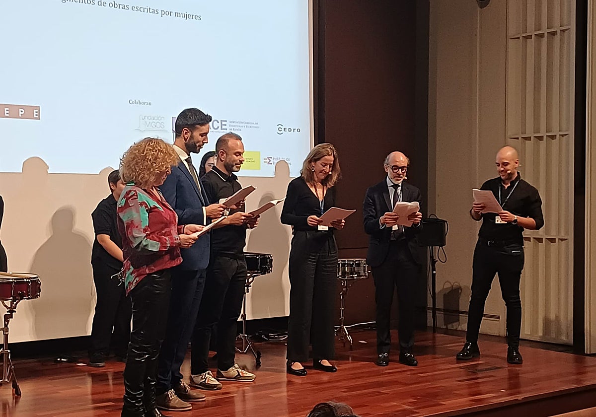 También tuvo lugar una lectura coral de 'Olvida los tambores', de Ana Diosdado.