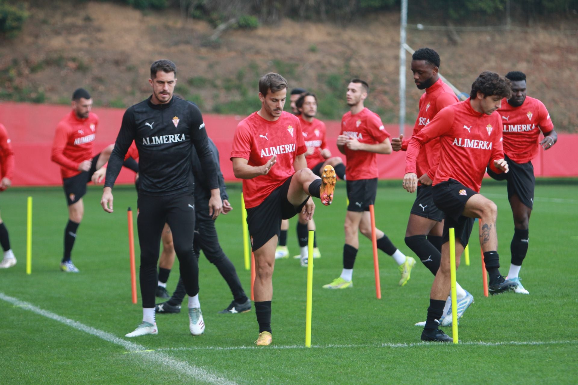 La resaca del Sporting de Gijón-Racing de Santander: así fue el entrenamiento el día después