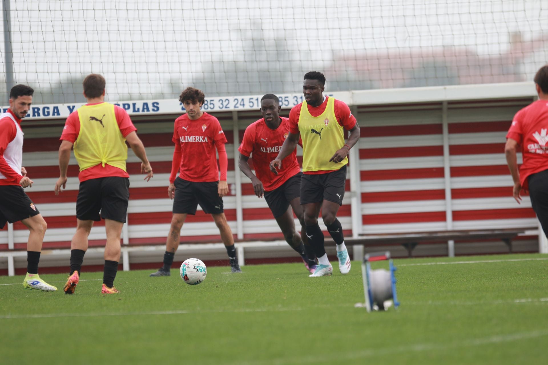 La resaca del Sporting de Gijón-Racing de Santander: así fue el entrenamiento el día después