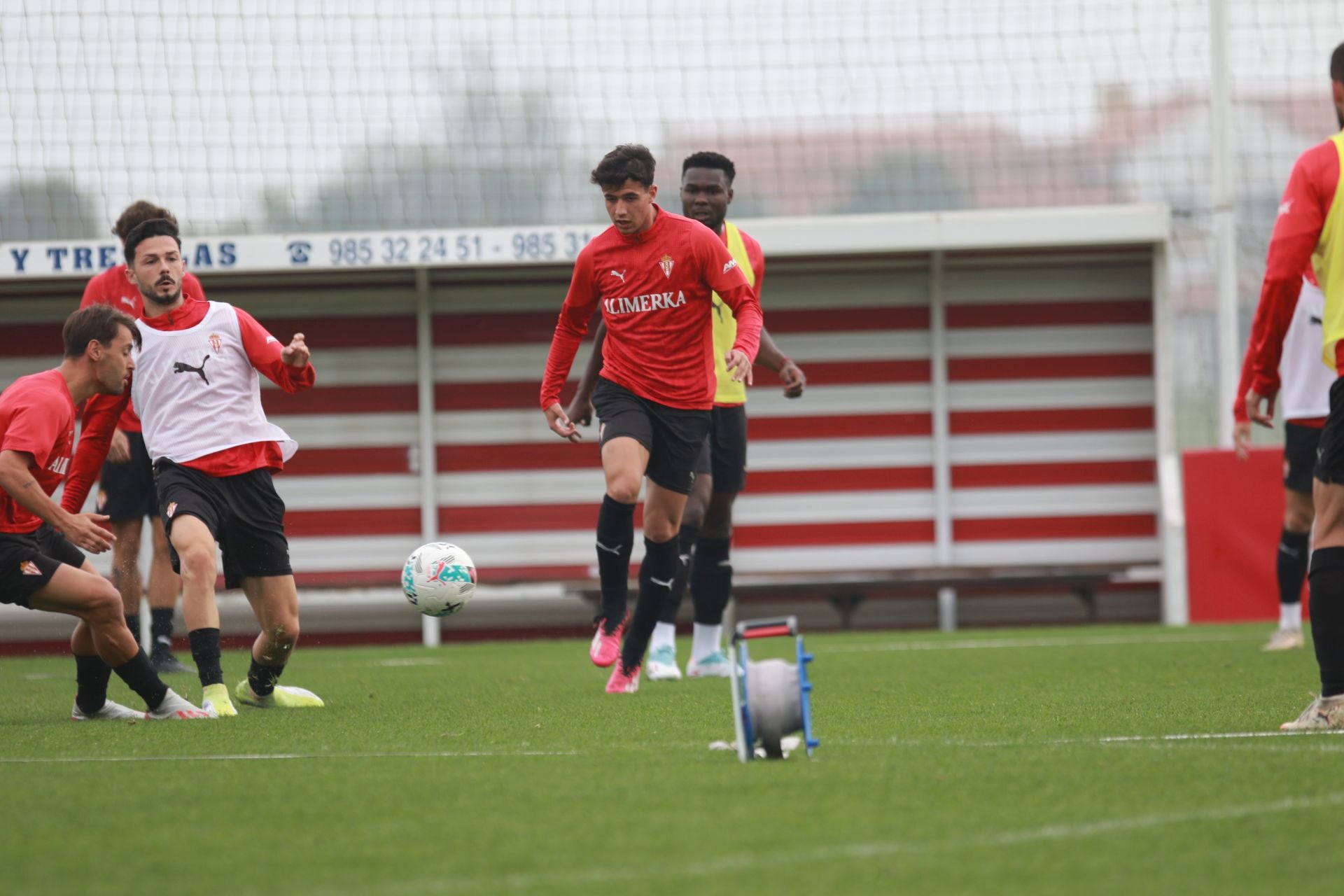La resaca del Sporting de Gijón-Racing de Santander: así fue el entrenamiento el día después