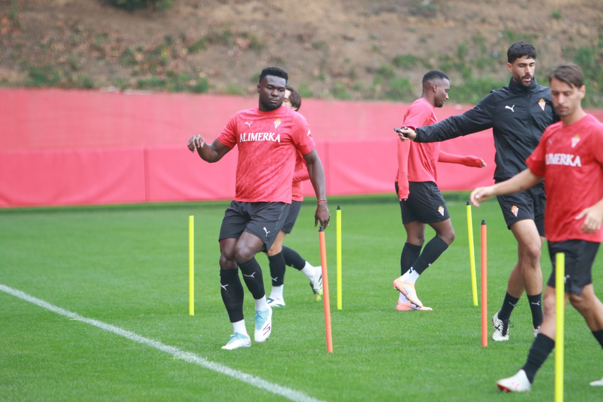 La resaca del Sporting de Gijón-Racing de Santander: así fue el entrenamiento el día después