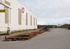 Instalaciones de El Tallerón, en Gijón, donde se ubicará la futura fábrica de blindados que Indra está construyendo.