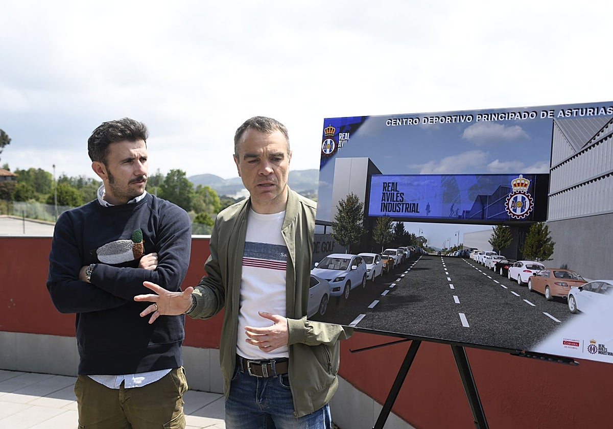 El presidente del Real Avilés, Diego Baeza, junto al alcalde de Corvera, Iván Fernández, cuando se anunció el proyecto de la ciudad deportiva.