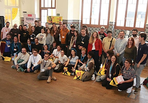 Participantes en los Encuentros Internacionales de Juventud de Cabueñes, este lunes, durante la jornada de clausura en la Escuela de Comercio de Gijón.