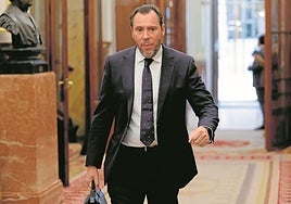 El ministro Óscar Puente llegando al Congreso de los Diputados.