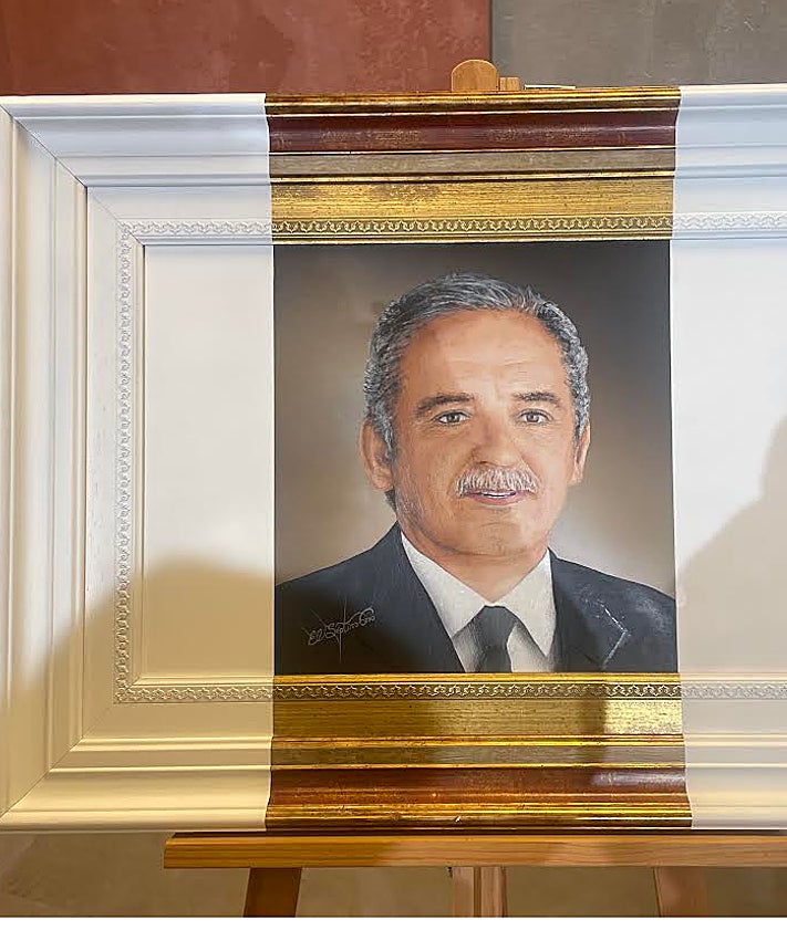 Imagen secundaria 2 - Mieres recuerda a sus últimos cuatro alcaldes: «Construyeron nuestro futuro»