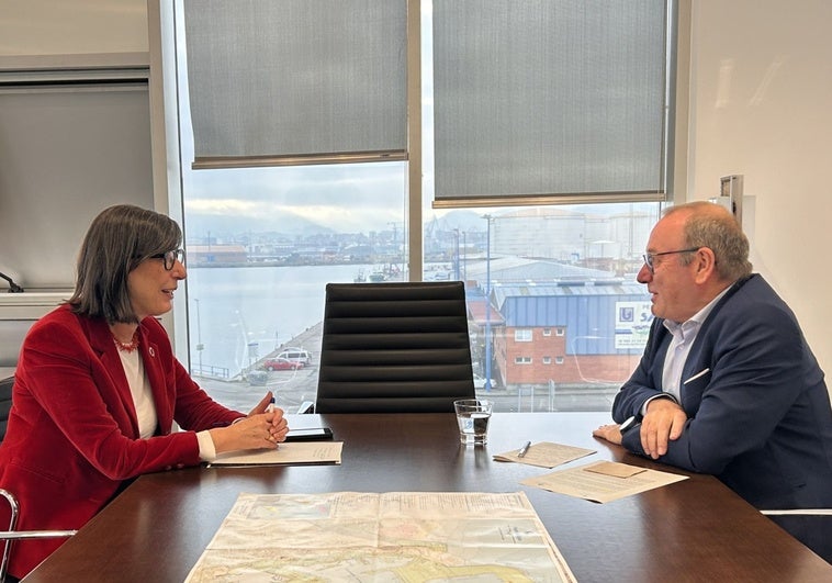 Los puertos de Avilés y Gijón elaborarán un estudio conjunto para medir su impacto económico en la región