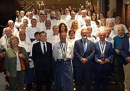 Reunión de los cofrades, en el hotel Santo Domingo, para presentar el Gran Capítulo y revelar las nuevas distinciones.