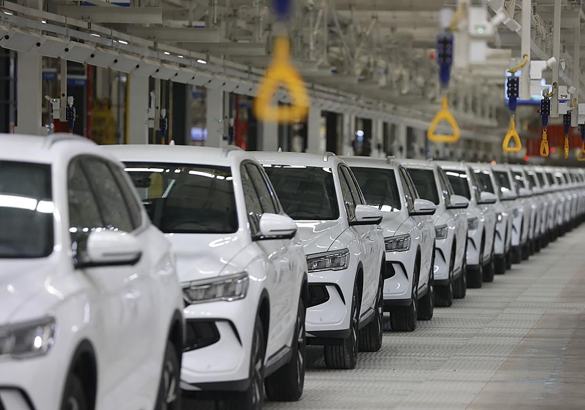 Vehículos en la fábrica de la empresa china Build Your Dreams (BYD) de Camaçari, en Brasil.