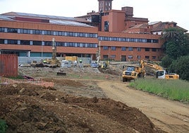 Obras de ampliación del Hospital de Jove, en Gijón, donde harán prácticas los estudiantes de la Universidad Europea.