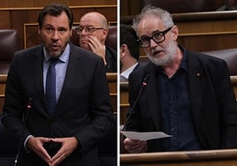 El ministro de Transportes, Óscar Puente, respondiendo hoy al diputado asturiano de Sumar, Rafael Cofiño.