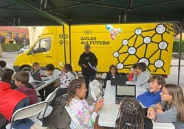El programa 'Steam en ruta' llega a la Comarca de la Sidra para acercar la tecnología a los pueblos
