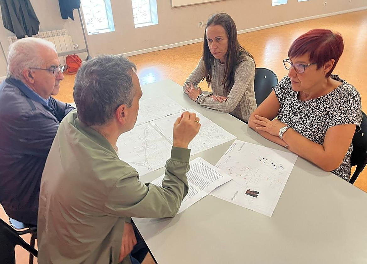 La reunión del equipo de gobierno con los comerciantes.