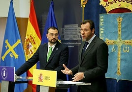 El presidente de Asturias, Adrián Barbón, con el ministro Óscar Puente, en la única visita institucional que le hizo el titular de Transportes.
