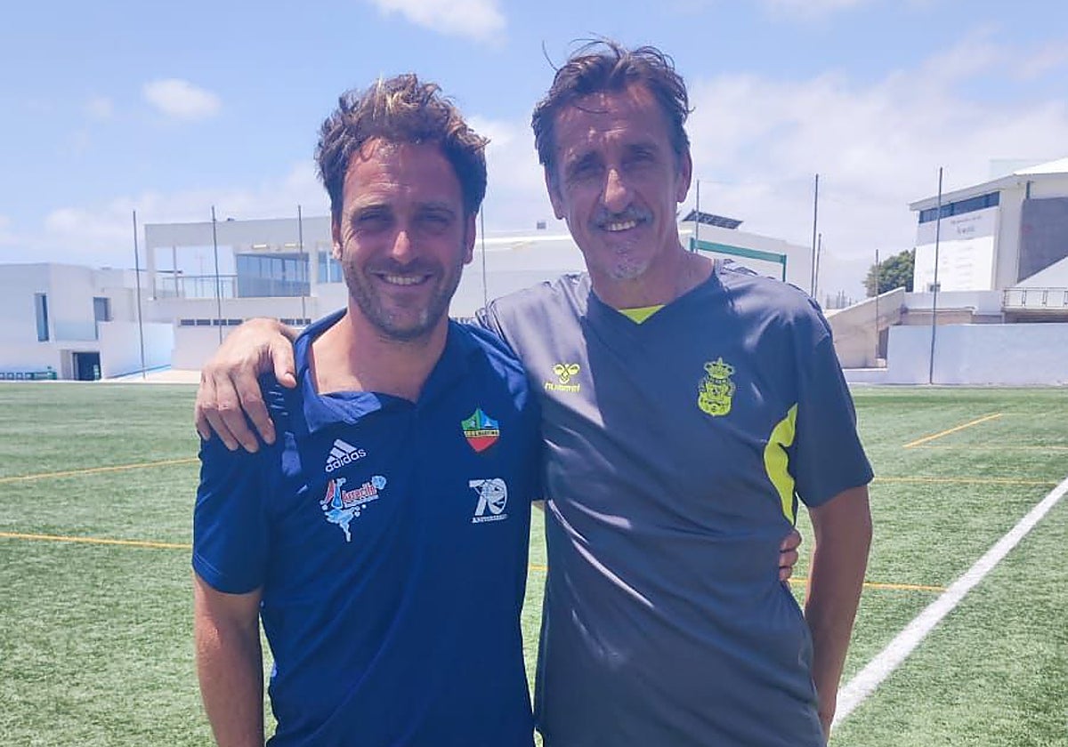 Santi Calvo, a la derecha, junto al avilesino Guillermo Uruñuela, que también jugó en el Talavera y en la cantera del Real Avilés.