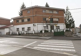 Actual cuartel de la Guardia Civil en Pola de Siero.