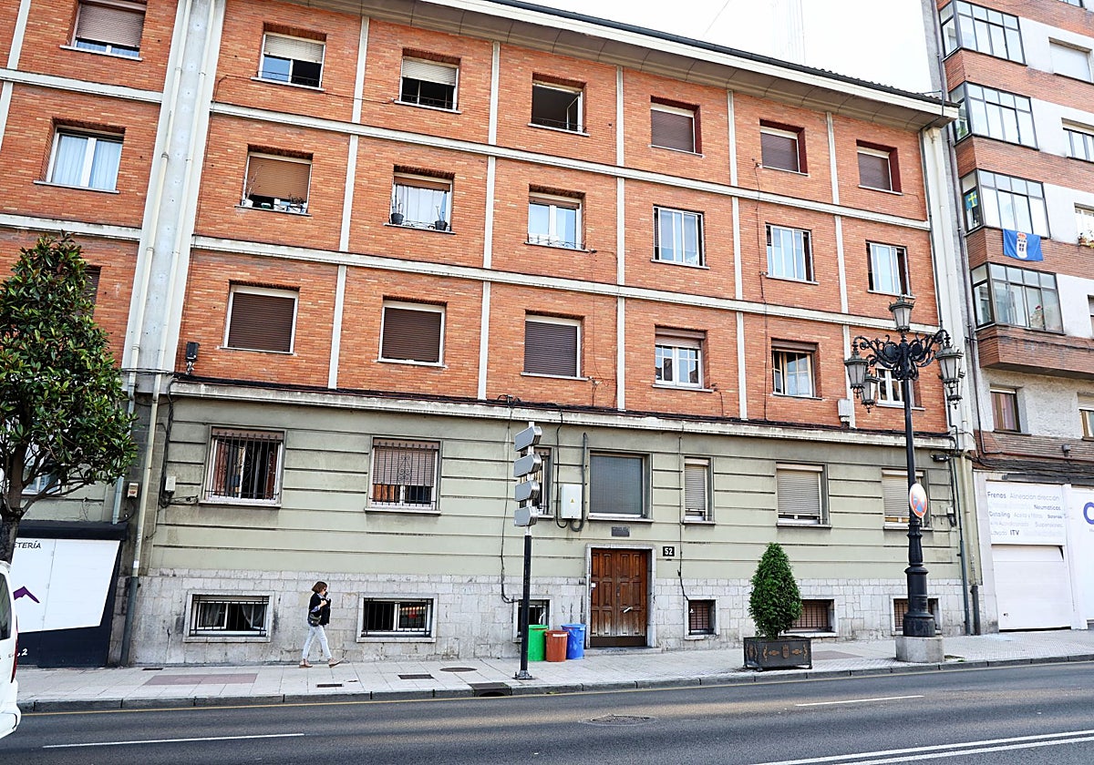 El edificio donde se produjo el incendio en la noche del miércoles.